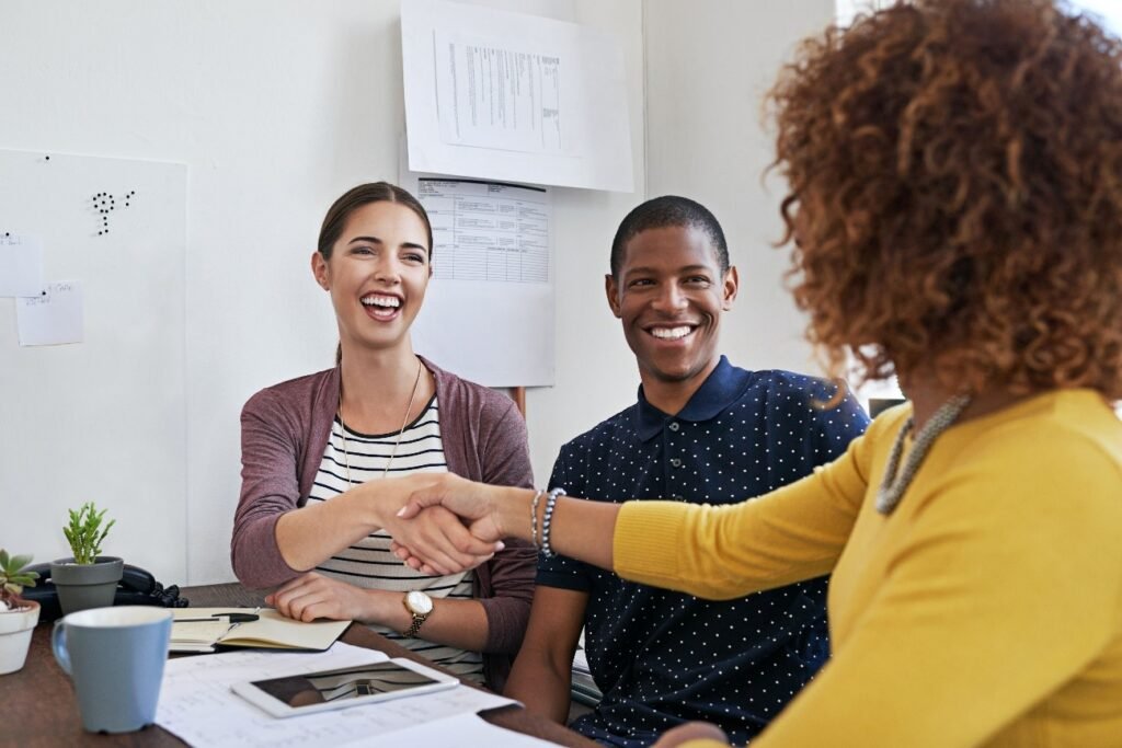 Dicas para melhorar a negociação com fornecedores e reduzir custos na sua empresa! 2 Relacionamento a longo prazo com fornecedores